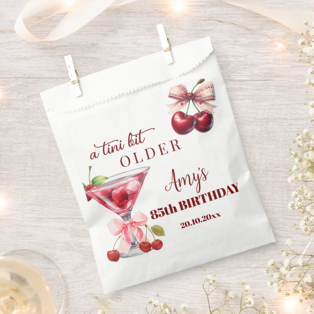 Sacolinha Chic A Tini Bit Older Cherry Martini 85th Birthday (Cortado)