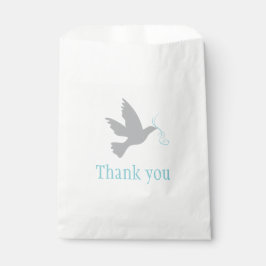 Sacolinha cinza com fitas azuis para o casamento