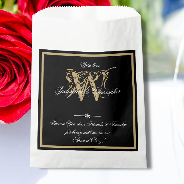 Sacolinha Clássico B & W & Monograma Dourado + Nomes Moderno (Classic Black, White & Gold Monogram plus Bride and Groom Names - Modern Chic Favor Bag)