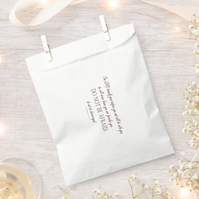 Sacolinha Deuteronomia 31:8 O Senhor Vai Antes De Você (Cortado)