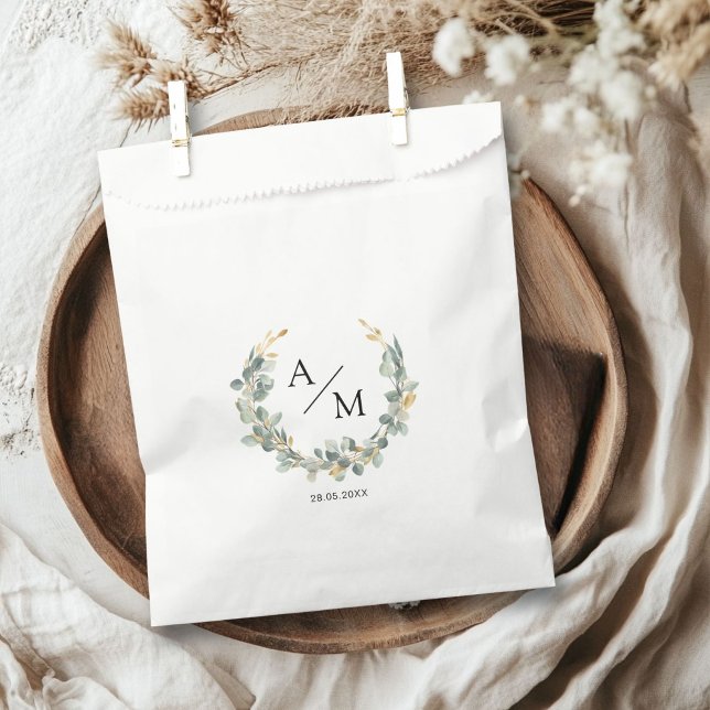Sacolinha Elegante, monograma, coroa de eucalipto (Elegant, monogram, eucalyptus wreath favor bag with your monogram and date.)