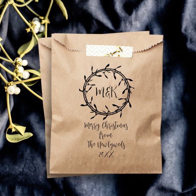 Sacolinha Elegante Wreath Monograma Feliz de Natal Bag (Merry Christmas from the Newlyweds! Just add your initials and name)