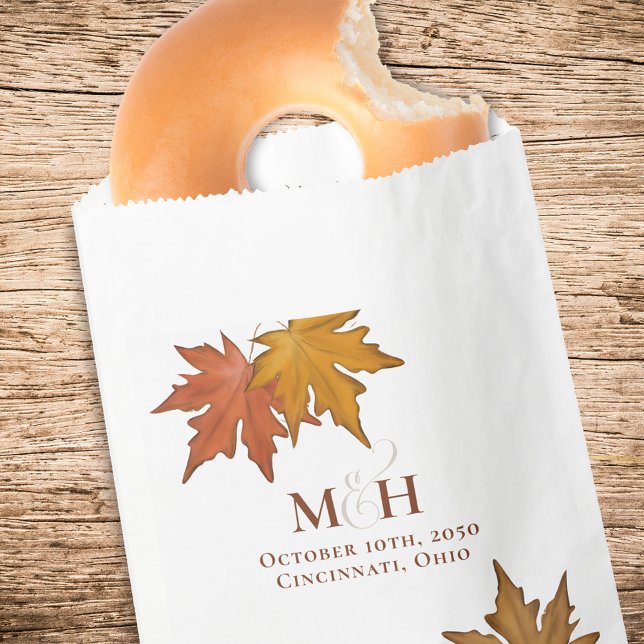 Sacolinha Fall Deixa O Monograma De Casamento Personalizado (Fall leaves wedding favor treat bag.)