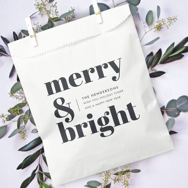 Sacolinha Feliz e preto-e-branco Tendência Natal (Modern retro Merry & Bright favor bag by Guava – fun, festive, and fully customizable!)