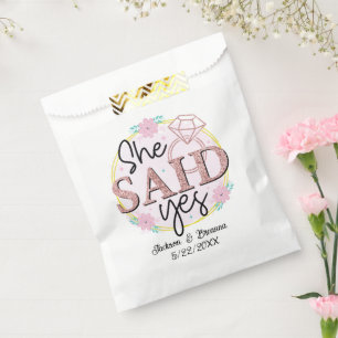 Sacolinha Festa de noivado fofa adicionar nomes data