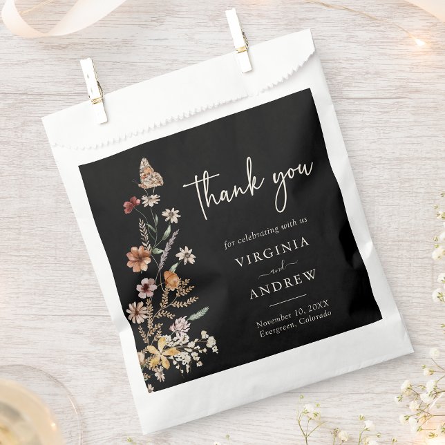 Sacolinha Floral Boho Wedding (Black Floral Boho Wedding Favor Bag with Butterfly by Painted Paperie
)