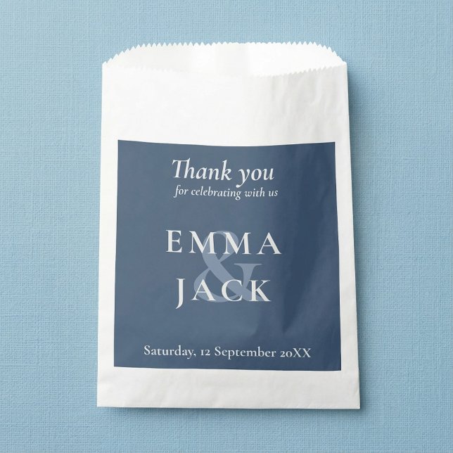 Sacolinha Fonte serif clássica azul elegante com e comercial (Classic Blue Elegant Serif Font modern ampersand Favor Bag.)