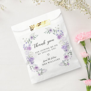 Sacolinha Gratidão Chic com Coroa Floral Roxa para Chá de No