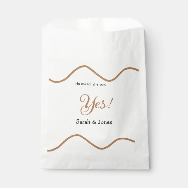 Sacolinha He asked she said yes engagement simple minimal  (Frente)