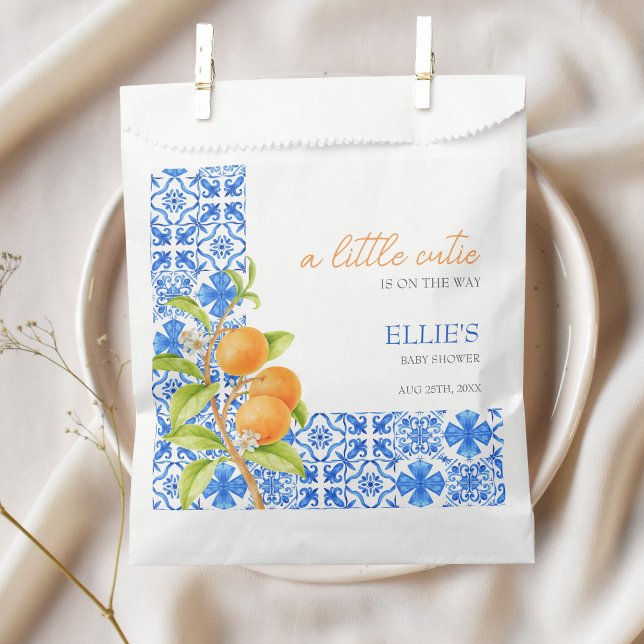 Sacolinha Little Cutie | Azulejos azuis mediterrânicos (Little cutie is on the way | Baby Shower Favor Bag)