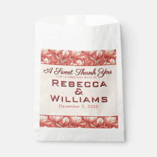 Sacolinha Modern Tulip Petal Backyard Wedding