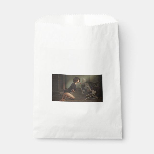 Sacolinha Morte e jovem mulher (Frente)