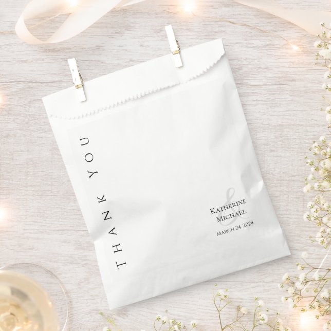 Sacolinha Negra Moderna e Casamento Branco Obrigado. (Cortado)