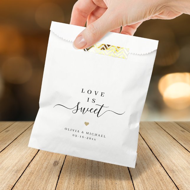 Sacolinha O amor é doce, simples e elegante casamento (Love is sweet simple elegant script wedding favor bag)