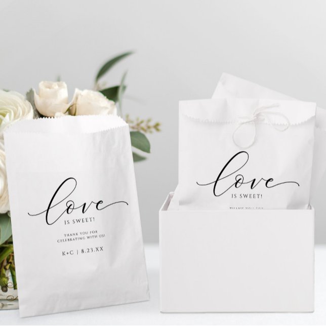 Sacolinha O amor é o casamento romântico moderno e elegante (Elegant Wedding Favor Bags for Candy - Love is Sweet - Luxury Script)