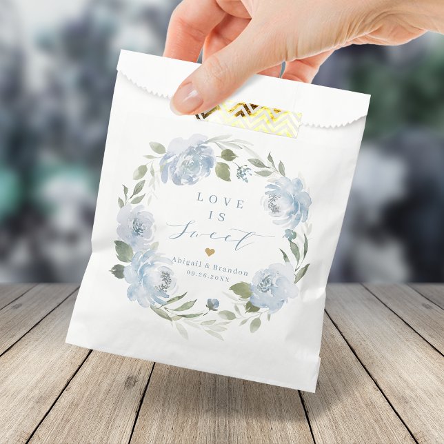 Sacolinha O amor é o doce casamento floral romeno empoeirado (Love is sweet Romantic dusty blue floral wedding Favor Bag)
