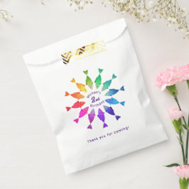 Sacolinha Peixe-arco-íris no oceano com um padrão colorido b