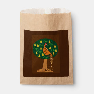 Sacolinha Perdiz em uma árvore de pera