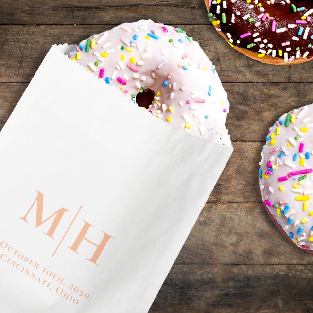 Sacolinha Personalização de Monograma de Casamento de Pêsseg (Wedding monogram simple paper party bag.)