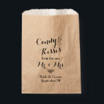 Sacolinha Pipoca personalizada ou Buffet Bar doce<br><div class="desc">Uma fonte de estilo caligráfico e um motivo de amor cardíaco ornamentado dão a este design um sentimento de vintage. A escolha da coroa de papel também adiciona um toque rústico. O texto diz Candy & Kisses do novo Sr. & Sra. Personalize estas bolsas favoritas para sua recepção de casamento...</div>