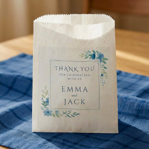 Sacolinha presente de casamento floral azul elegante