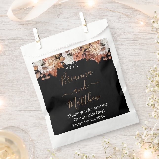 Sacolinha Queda Floral no Black Favor Bag (Cortado)