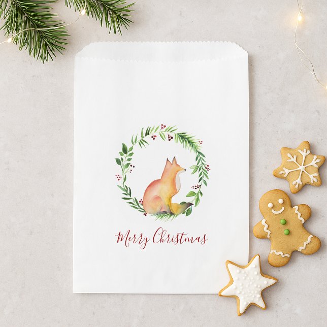 Sacolinha Raposa de Aquarela de Natal Doces (Flat lay of a favor bag featureing a watercolor fox and Merry Christmas)