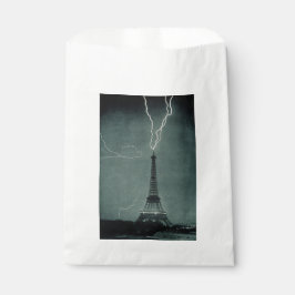 Sacolinha Relâmpago em choque com a Torre Eiffel