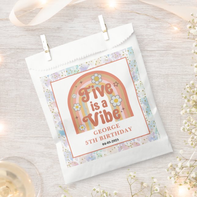 Sacolinha Retro Rainbow FIVE is a Vibe Groovy 5th Birthday (Cortado)