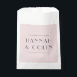 Sacolinha Romântico Dusty Rosa Peony Modern<br><div class="desc">Elementos: Rosas e peônias em um fundo rosa poeirento. Seus detalhes estão enquadrados em uma estrutura geométrica moderna. As fontes modernas sans serif são usadas para uma aparência limpa. Cores: rosa poeirento, burgundy, marsala, amoreira, rubor, mauve, creme, ameixa, verde. Temas: romântico, botânico, boho, natural, jardim encantado, vintage, país. Jardim boêmico....</div>