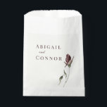 Sacolinha Rustic Boho Marsala Cream Floral<br><div class="desc">Elementos: elegantes rosas de aquarela e verde em torno de uma delicada armação. Seus nomes e informações aparecem em fontes sérvias modernas. Cores: burgundy, marsala, creme, verde, castanho. Temas: boho, boêmia, rústica, outono, inverno, tons de terra, neutrais, safra. Coleção: Rustic Boho Marsala Cream Floral Wedding Collection. Tipo de produto: Favor...</div>