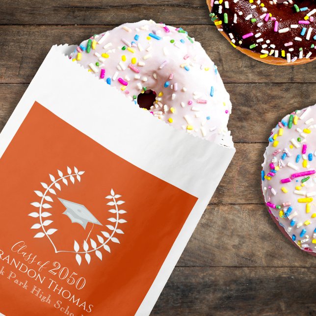 Sacolinha Saca de Favor de Doce de Graduação Roxo Simples Cl (Classic purple graduation candy favor bag with simple typography for elegant party treats.)