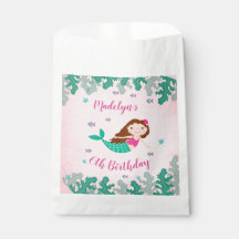 Sereia Rosa Sob O Aniversário Do Mar