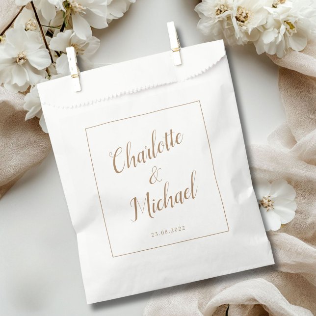 Sacolinha Simples Casamento Elegante Moderno Favor Bag (Modern Elegant Simple Wedding Favor Bag with your name and date.)