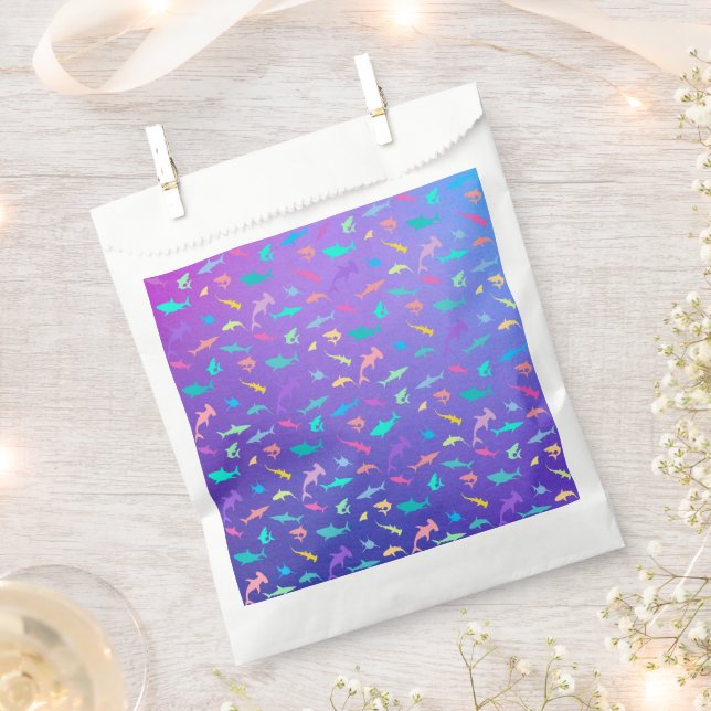 Sacolinha Tubarão-colorida sob o partido da escola marítima (Cortado)