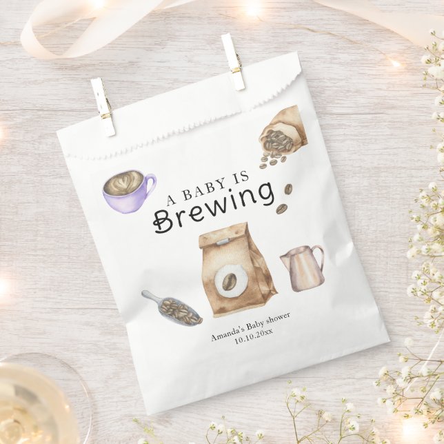 Sacolinha Um Bebê Está Fazendo Chá de fraldas De Café (Cortado)