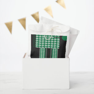 Sacolinha um padrão verde e preto com uma árvore no meio