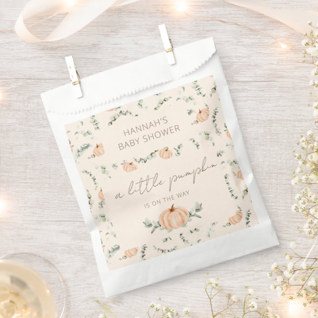 Sacolinha Um Pequeno Pumpkin está no caminho do Chá de frald (Cortado)