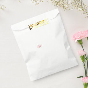 Sacolinha Um vibrante desenho floral vermelho e preto aprese