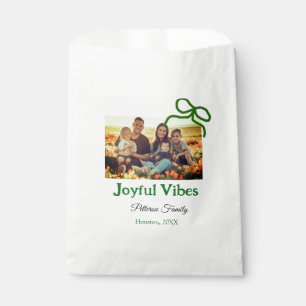 Sacolinha Vibes, alegres arcos verdes, adicionam o nome da f