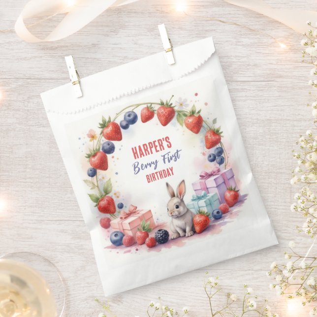 Sacolinha Watercolor Berry First Birthday Bunny and Gifts (Cortado)