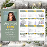 Sage Green 2025 Calendar Business Simple Magnetic<br><div class="desc">Cartão Magnético de Feriado Moderno de Negócios com Script de Calendário ‘Feliz ano novo’ com Escrito Manuscrito no Calendário 2025,  com Calendário de 2024 e feriados. Todos os textos estão pré-organizados para que você personalize fácil e rapidamente com seus próprios detalhes.</div>