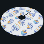 Saia Para Árvore De Natal De Lã Dreidel e Menorah White Hanukkah<br><div class="desc">Dreidel e Menorah White Hanukkah Fleece Tree Skirt</div>