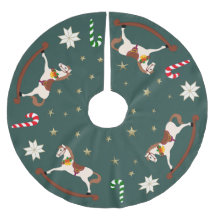 Alegres Cavalos de Balanço no Tapete de Natal Verd