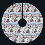 Saia Para Árvore De Natal De Poliéster Border Collie Dog Winter Wonderland Natal Joy<br><div class="desc">Este design festivo captura o espírito alegre da época de férias, apresentando um adorável filhote vestindo um chapéu de Papai Noel. O cachorro está aninhado numa terra maravilhosa de inverno, completo com um boneco de neve, uma árvore de Natal decorada, e presentes lindamente envoltos. Os flocos de neve caem suavemente,...</div>
