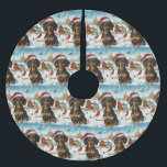 Saia Para Árvore De Natal De Poliéster Dachshund Winter Wonderland Natal Joy<br><div class="desc">Este design festivo captura o espírito alegre da época de férias, apresentando um adorável filhote vestindo um chapéu de Papai Noel. O cachorro está aninhado numa terra maravilhosa de inverno, completo com um boneco de neve, uma árvore de Natal decorada, e presentes lindamente envoltos. Os flocos de neve caem suavemente,...</div>