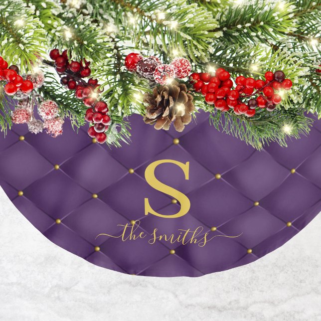 Saia Para Árvore De Natal De Poliéster Monograma Personalizado Púrpura Dourado Natal Eleg (Elegant Monogram Custom Purple Gold Christmas Brushed Polyester Tree Skirt
)