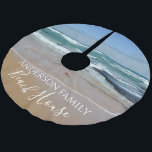 Saia Para Árvore De Natal De Poliéster Ocean Beach<br><div class="desc">Adicione estilo personalizado à sua casa com esta saia de árvore personalizada e temática da praia perfeita para sua casa de praia. A design apresenta uma fotografia tranquila das ondas azul e branca, do céu azul e da areia ouro da costa de Melbourne, na Austrália. O texto branco moderno é...</div>