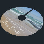 Saia Para Árvore De Natal De Poliéster Ocean Beach<br><div class="desc">Adicione estilo personalizado à sua casa com esta saia de árvore personalizada e temática da praia perfeita para sua casa de praia. A design apresenta uma fotografia tranquila das ondas azul e branca, do céu azul e da areia ouro da costa de Melbourne, na Austrália. O texto branco moderno é...</div>