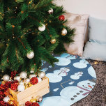 Saia Para Árvore De Natal De Poliéster Padrão de Aquarela Azul Snowman, Gelado, Gelado<br><div class="desc">Este design de inverno bonito e artístico é perfeito para o feriado. Ele apresenta um padrão de boneco de neve vermelho-escuro, preto, laranja e vermelho-queimado pintado manualmente sobre um fundo azul escuro. É adorável, doce, moderno e festivo. Aproveite esta design original pintada à mão feita pela artista de La Femme,...</div>